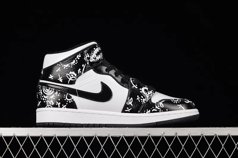 All categories Air Jordan Jordan series basketball shoes Air Jordan 1 Mid Air Jordan 1 Mid SE AJ1 Joe 1 graffiti black and white China basketball shoes 554724-075